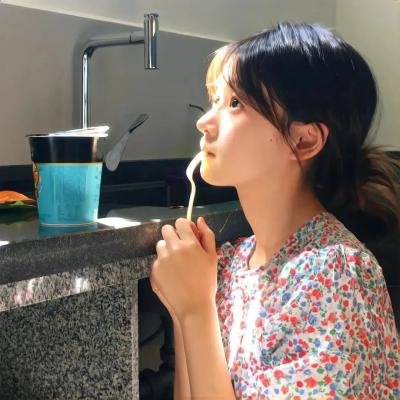 她房间里的云 海报